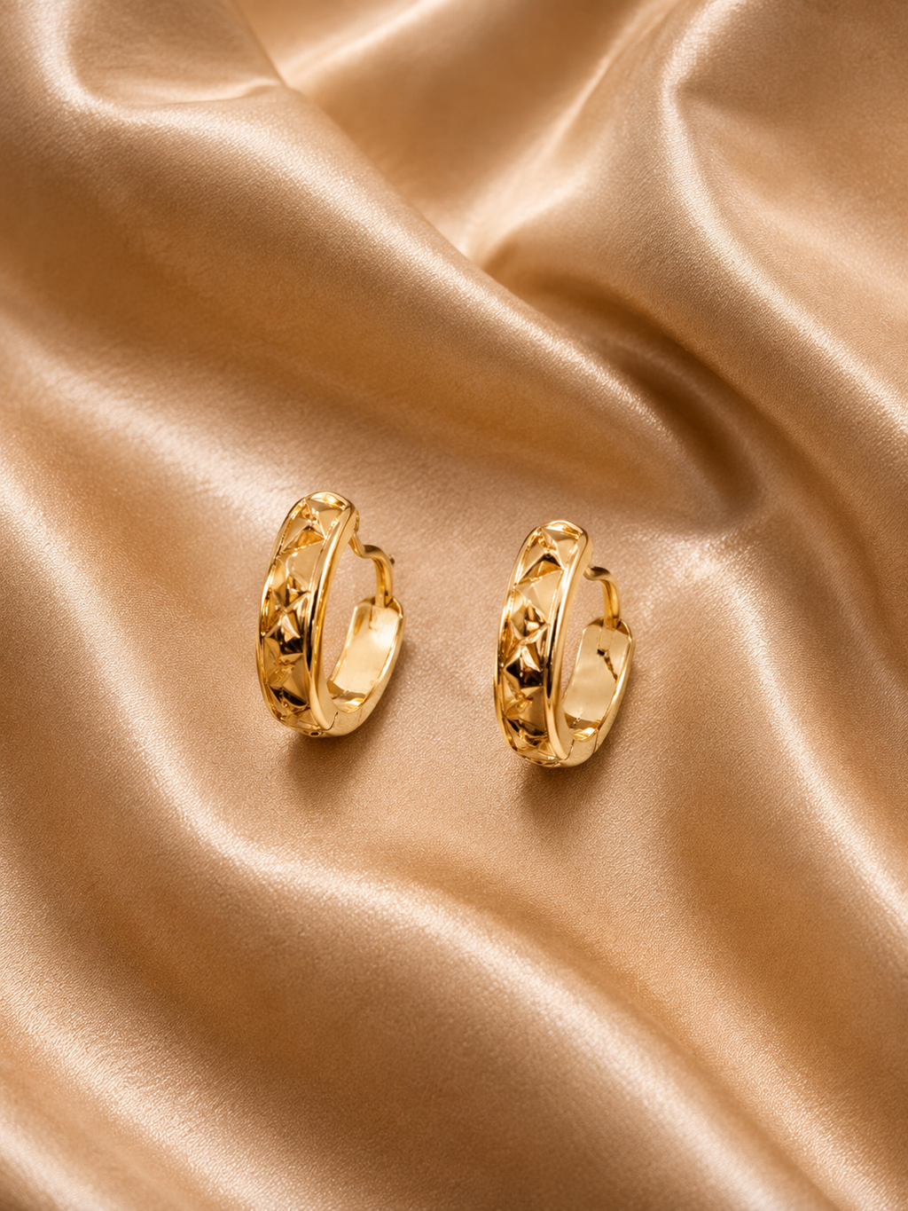 Nova Facet Huggie Hoop Earrings | Textured Minimal Everyday Fashion Jewelry